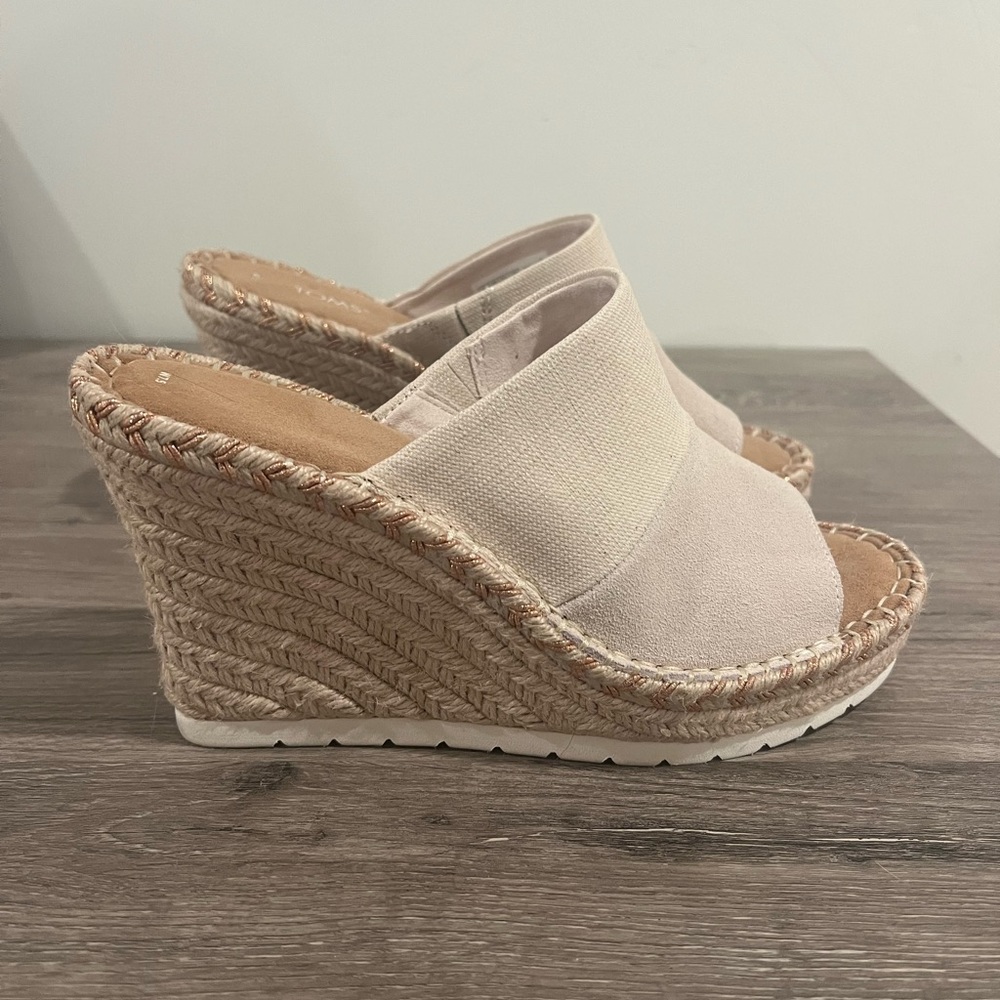 Tom’s wedge heel